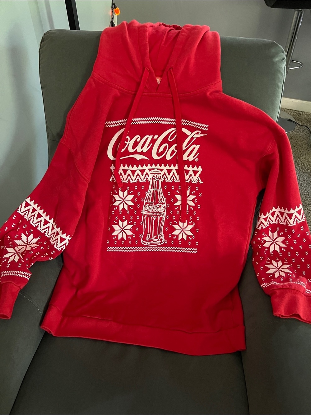 Coca Cola Red Crewneck Sweatshirt with White Holiday Print men’s size large